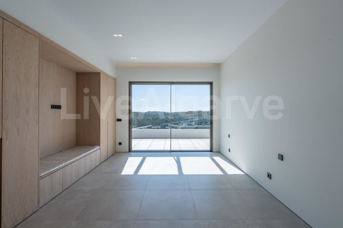 Image No.32-3 Bed House for sale