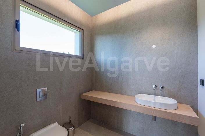 Image No.37-3 Bed House for sale