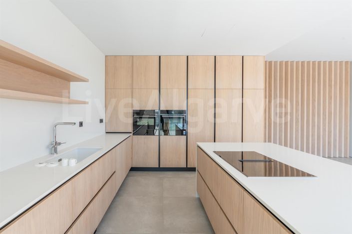 Image No.8-3 Bed House for sale