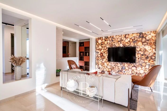 Image No.16-5 Bed House for sale