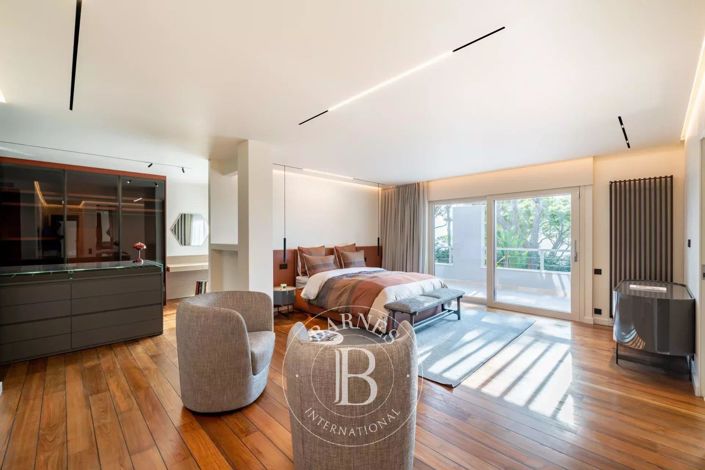 Image No.24-5 Bed House for sale