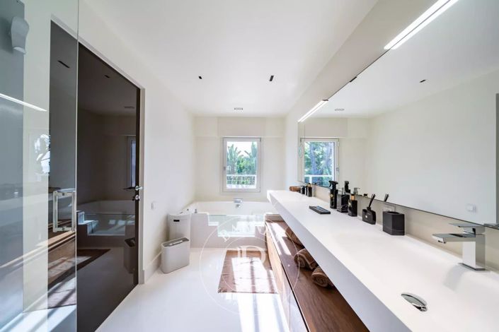 Image No.32-5 Bed House for sale