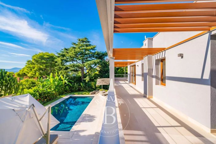 Image No.36-5 Bed House for sale