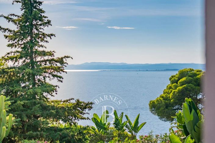 Image No.6-5 Bed House for sale