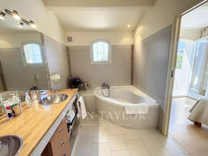 Image No.10-5 Bed Apartment for sale