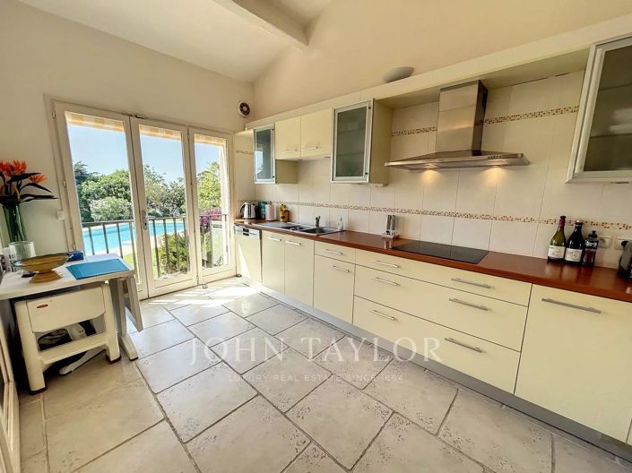 Image No.8-5 Bed Apartment for sale