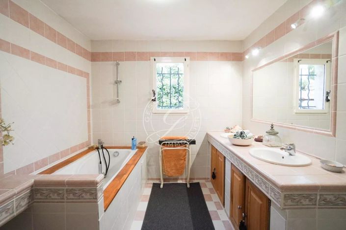 Image No.15-3 Bed House for sale