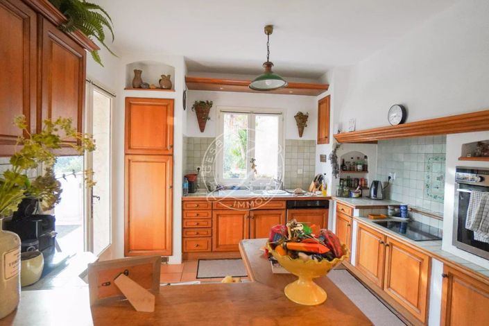 Image No.8-3 Bed House for sale