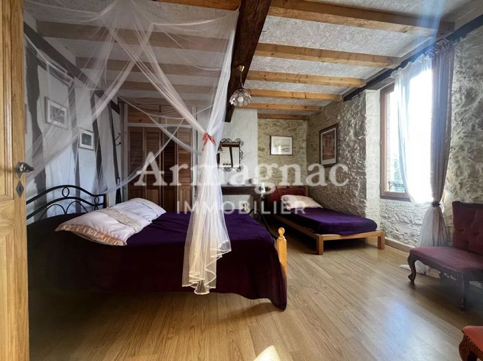 Image No.9-5 Bed House for sale