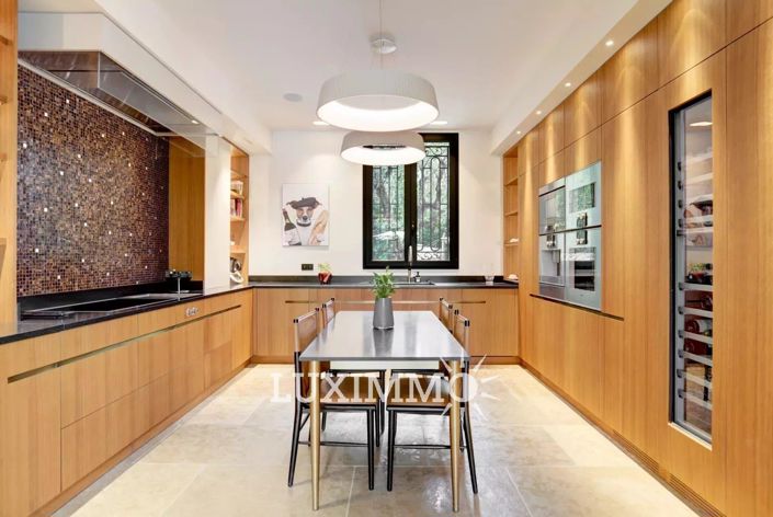 Image No.5-6 Bed House for sale