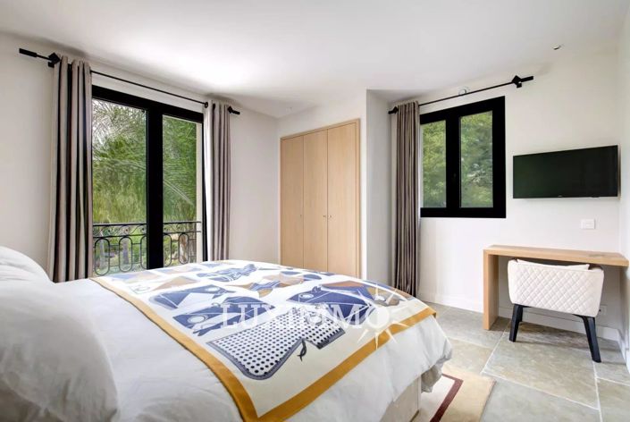 Image No.8-6 Bed House for sale