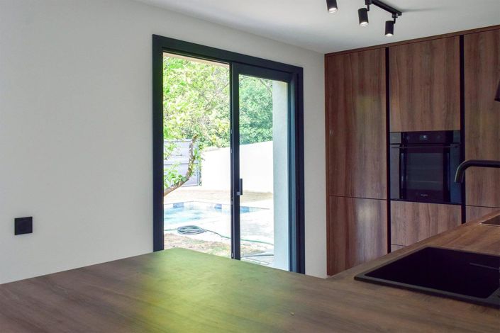 Image No.10-3 Bed House for sale