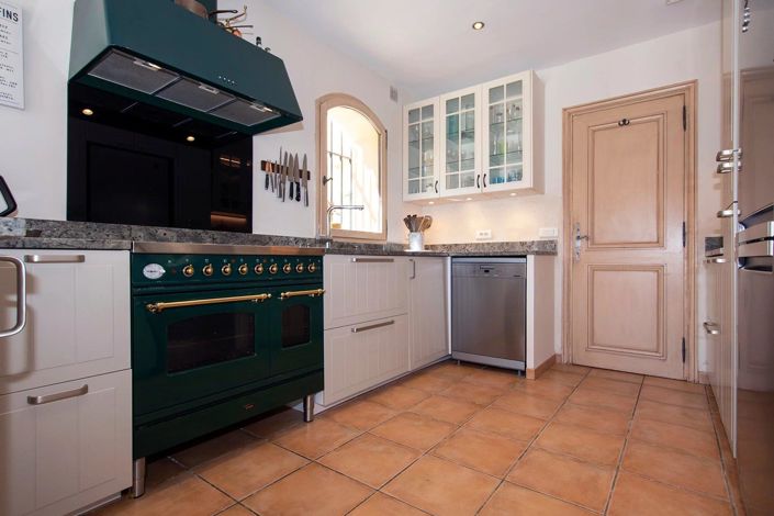 Image No.13-5 Bed House for sale