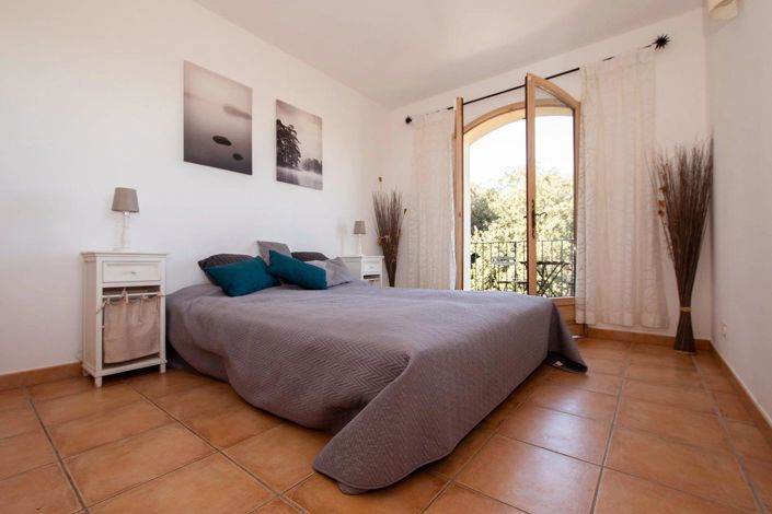 Image No.19-5 Bed House for sale