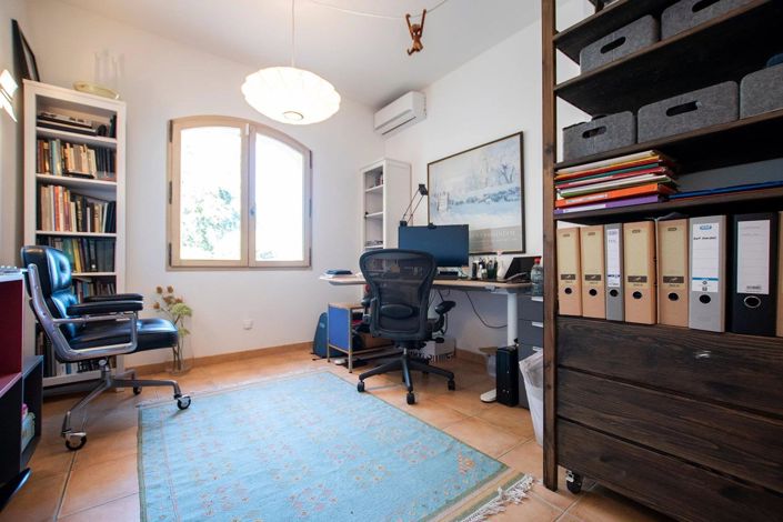 Image No.32-5 Bed House for sale