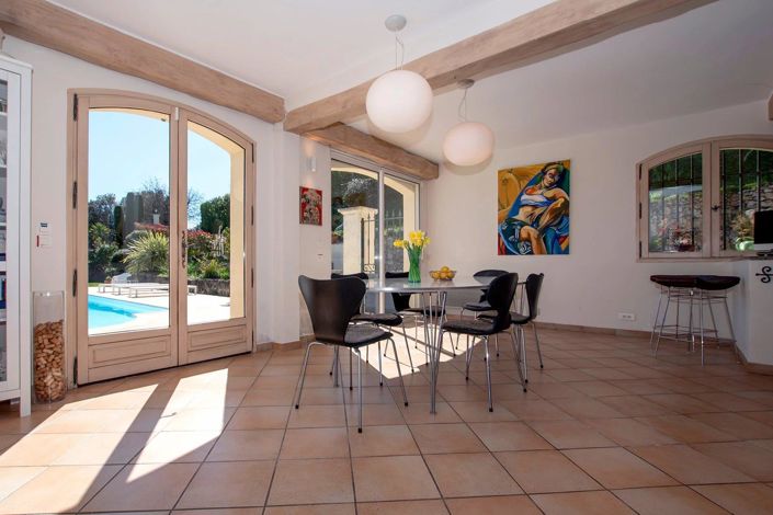 Image No.9-5 Bed House for sale