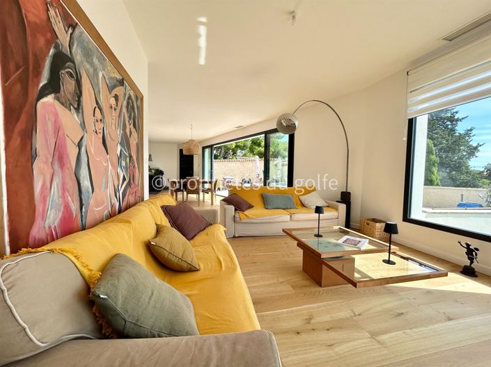 Image No.10-4 Bed House for sale