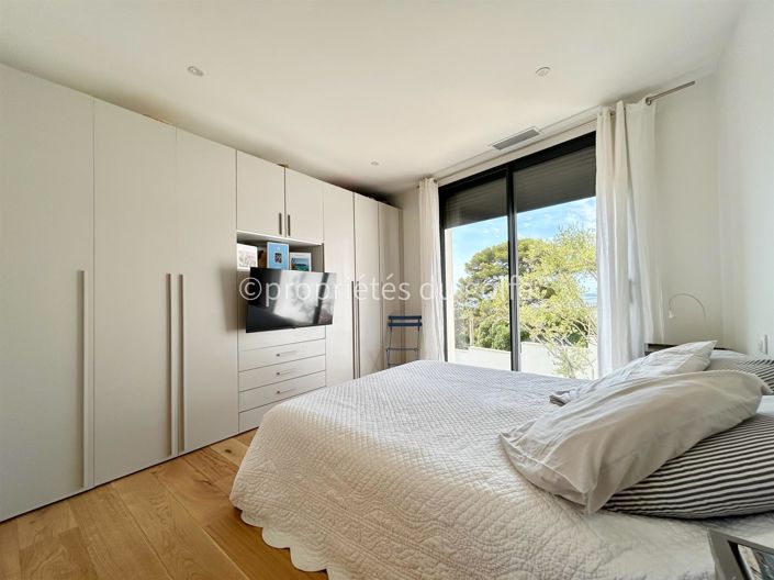 Image No.17-4 Bed House for sale