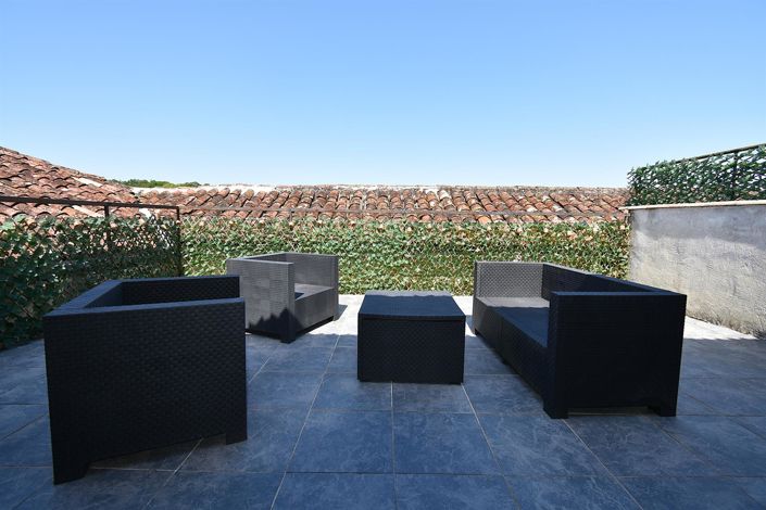 Image No.16-15 Bed Property for sale