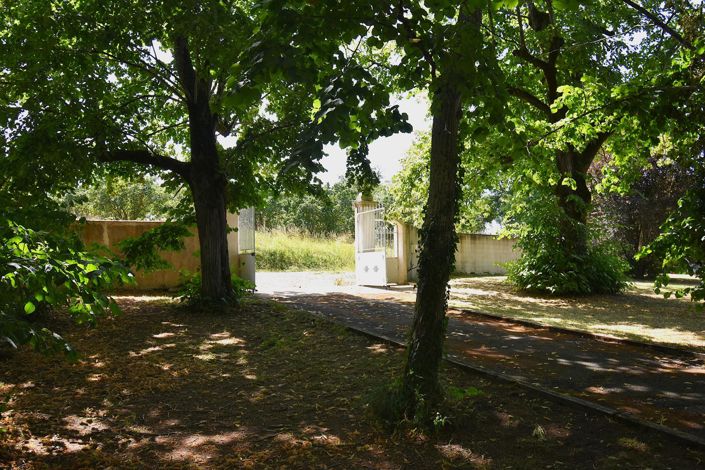 Image No.3-Propriété de 15 chambres à vendre à Trémons