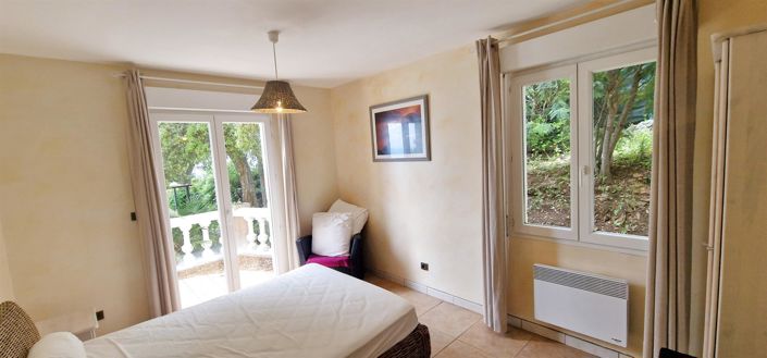 Image No.10-3 Bed House for sale