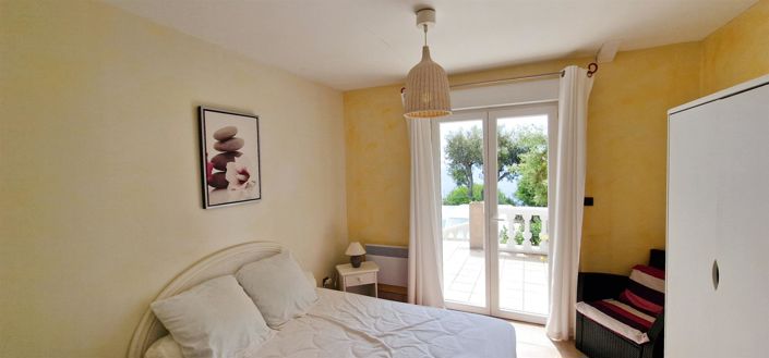 Image No.11-3 Bed House for sale