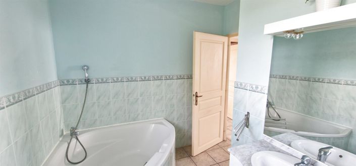 Image No.17-3 Bed House for sale