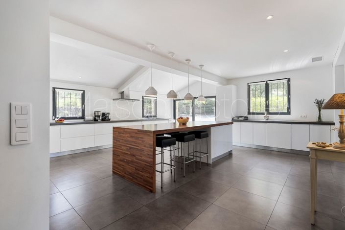 Image No.14-5 Bed House for sale