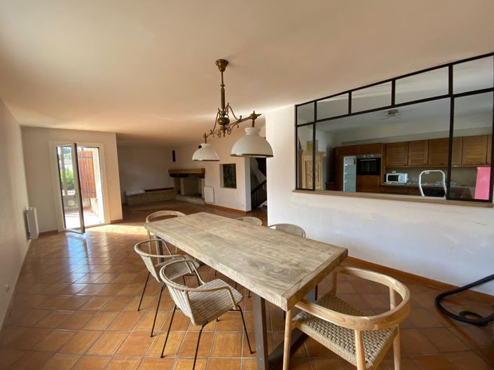 Image No.1-4 Bed House for sale