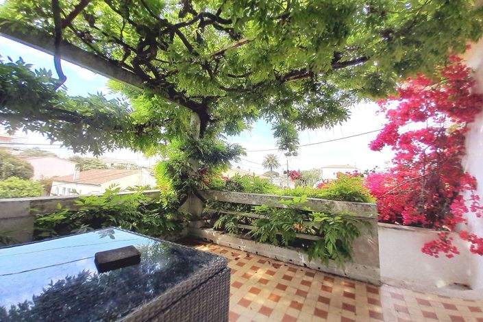 Image No.4-6 Bed House for sale