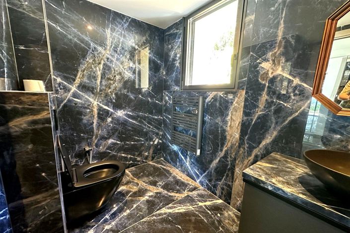 Image No.18-6 Bed House for sale