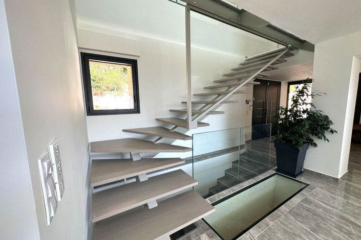 Image No.19-6 Bed House for sale