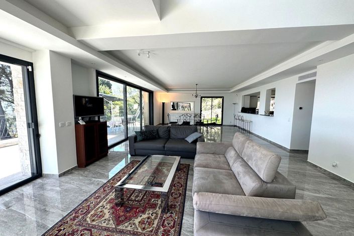 Image No.5-6 Bed House for sale