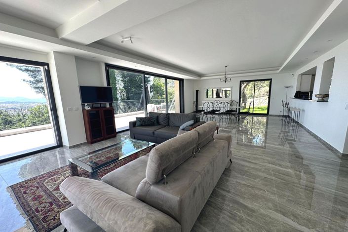 Image No.8-6 Bed House for sale