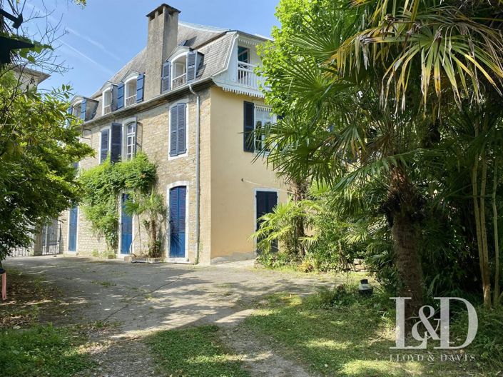 Image No.1-10 Bed House for sale
