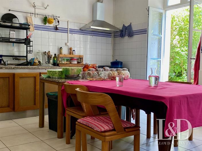 Image No.17-10 Bed House for sale