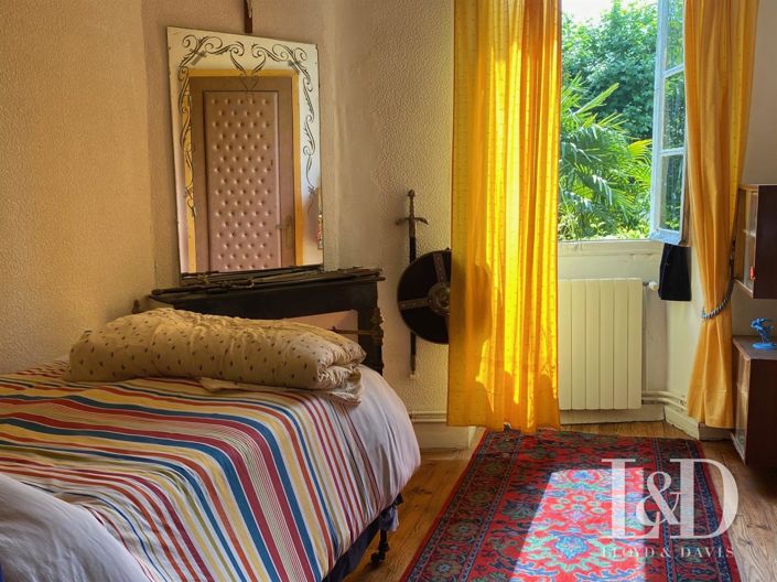 Image No.21-10 Bed House for sale