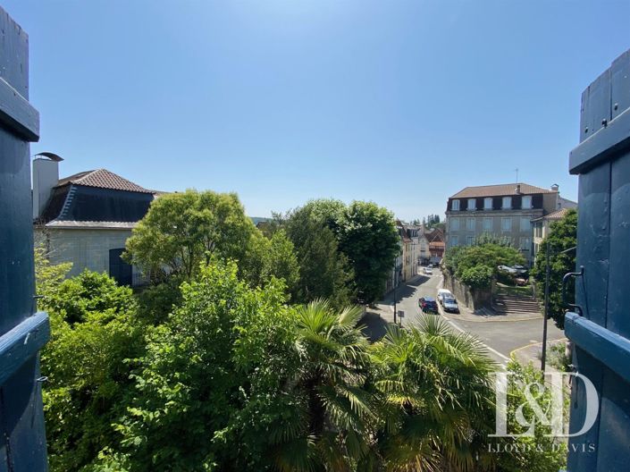 Image No.25-10 Bed House for sale