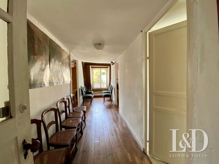 Image No.28-10 Bed House for sale