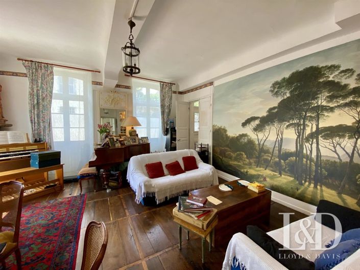 Image No.3-10 Bed House for sale