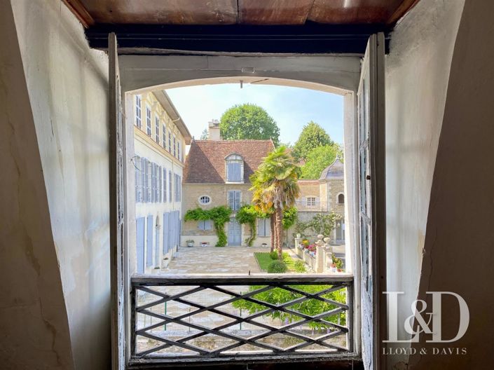 Image No.30-10 Bed House for sale