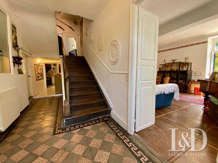 Image No.9-10 Bed House for sale