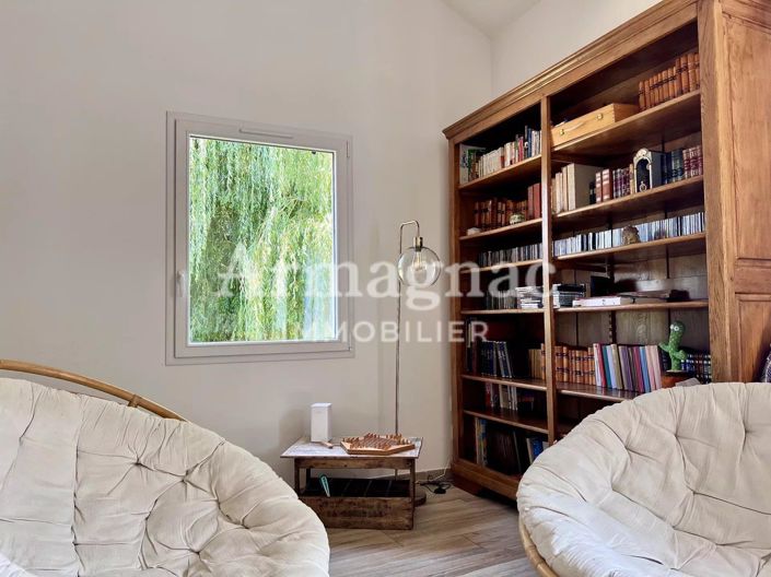 Image No.10-3 Bed House for sale