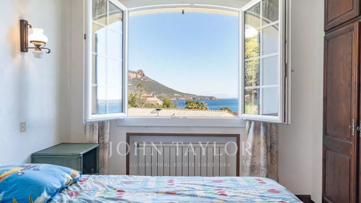 Image No.6-5 Bed House for sale