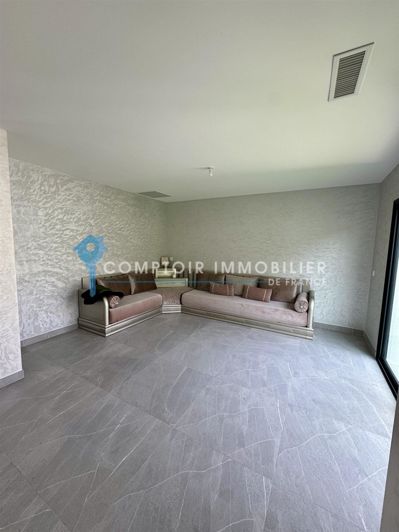 Image No.18-4 Bed House for sale