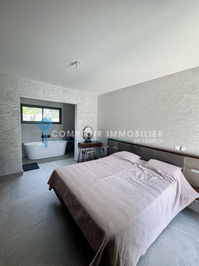 Image No.25-4 Bed House for sale