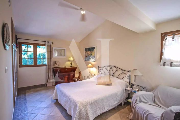 Image No.5-5 Bed House for sale