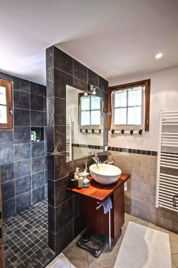 Image No.6-5 Bed House for sale