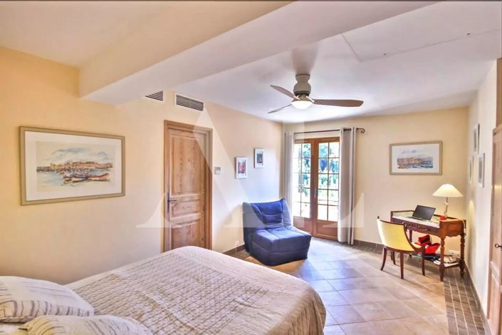 Image No.7-5 Bed House for sale