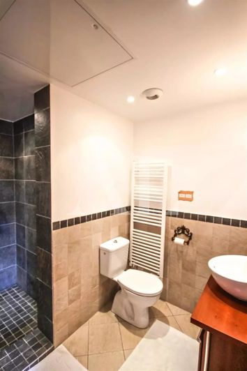 Image No.8-5 Bed House for sale